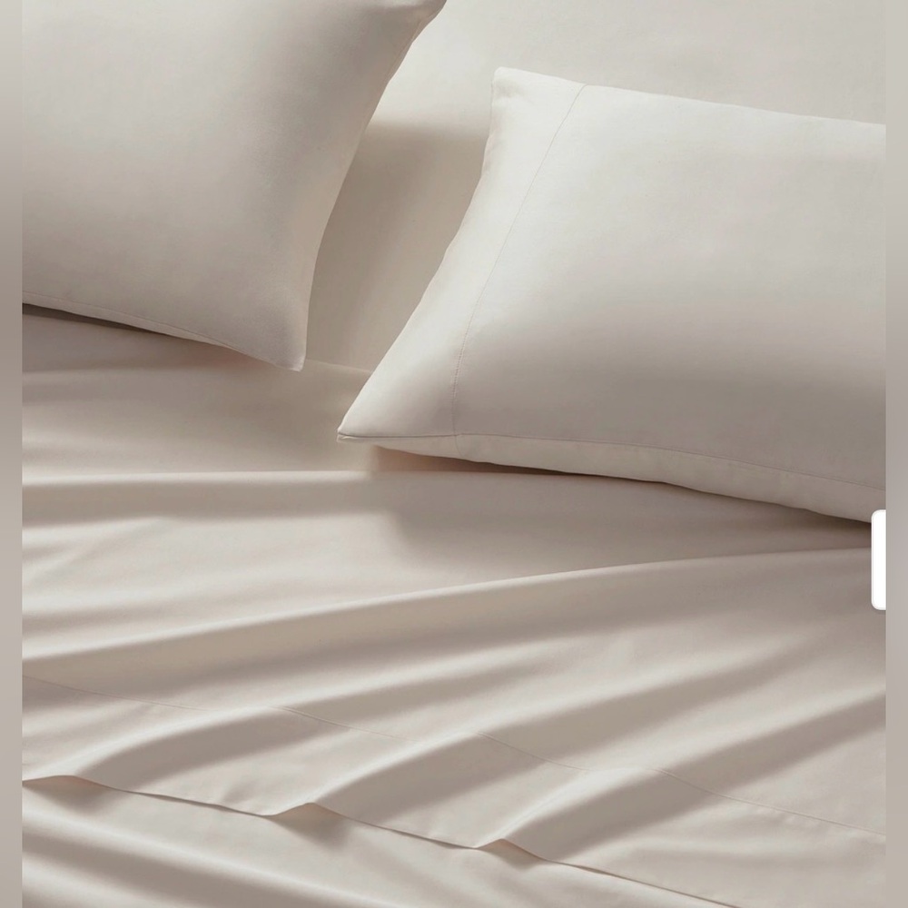 DKNY 4 Pc Cooling Sheet Set- Grand Lit color Moon Beam - Picture 6 of 9